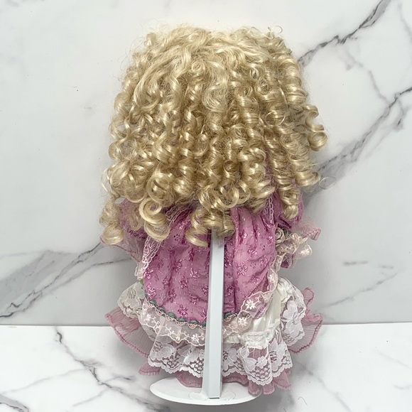 👧🏰🐴Vintage Porcelain doll. - Picture 14 of 16